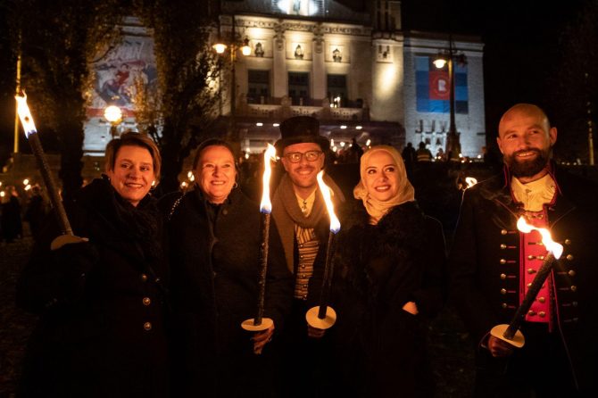 The Award Ceremony was followed by a torchlight procession. From left: Bergen City Mayor Marte Mjøs Persen, Head of the Rafto Prize Commitee Lise Rakner, head of the Rafto board, Martin Paulsen, Rafto Laureate Rouba Mhaissen and Jostein Hole Kobbeltvedt, Executive Director at the Rafto Foundation